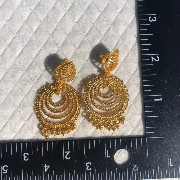 Beautiful timeless classic earrings 💛 - Picture 2 of 10